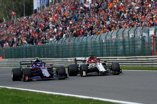2019年F1第13戦ベルギーGP　ピエール・ガスリーとキミ・ライコネンのバトル