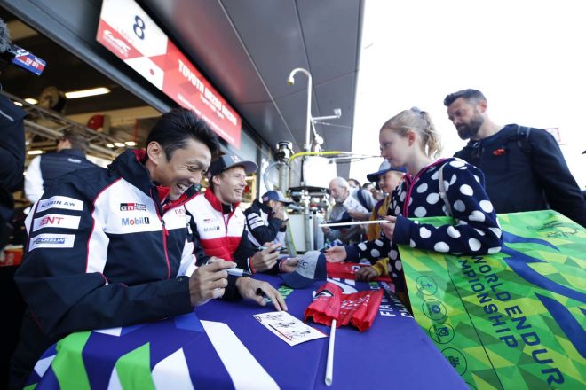 2位となった8号車組の中嶋一貴、ブレンドン・ハートレー、セバスチャン・ブエミ