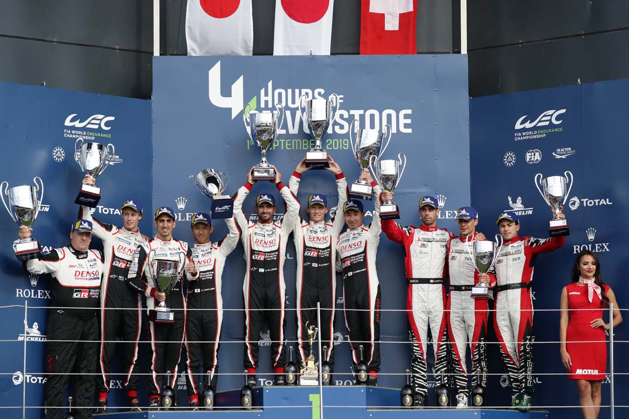 シーズン8開幕戦シルバーストンのポディウムにふたつの日の丸を掲げたTOYOTA GAZOO Racing