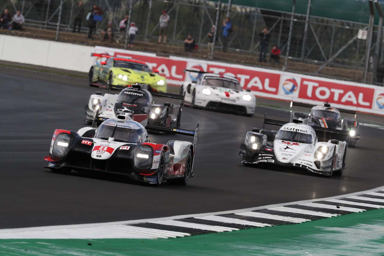 8号車トヨタとレベリオン・レーシングの1号車、3号車R13・ギブソン