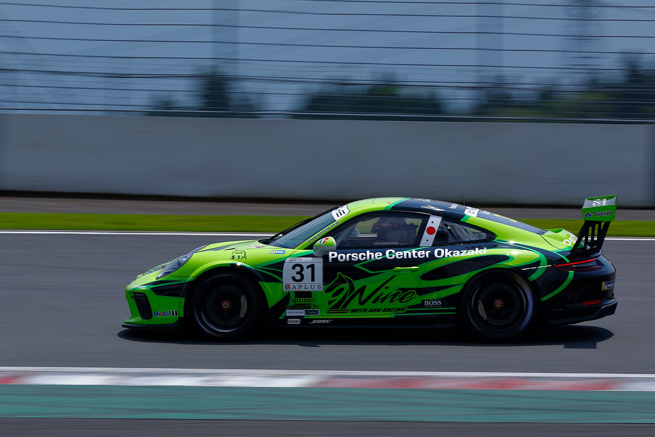 ポルシェセンター岡崎のエースドライバー上村優太は10戦中3勝をマーク