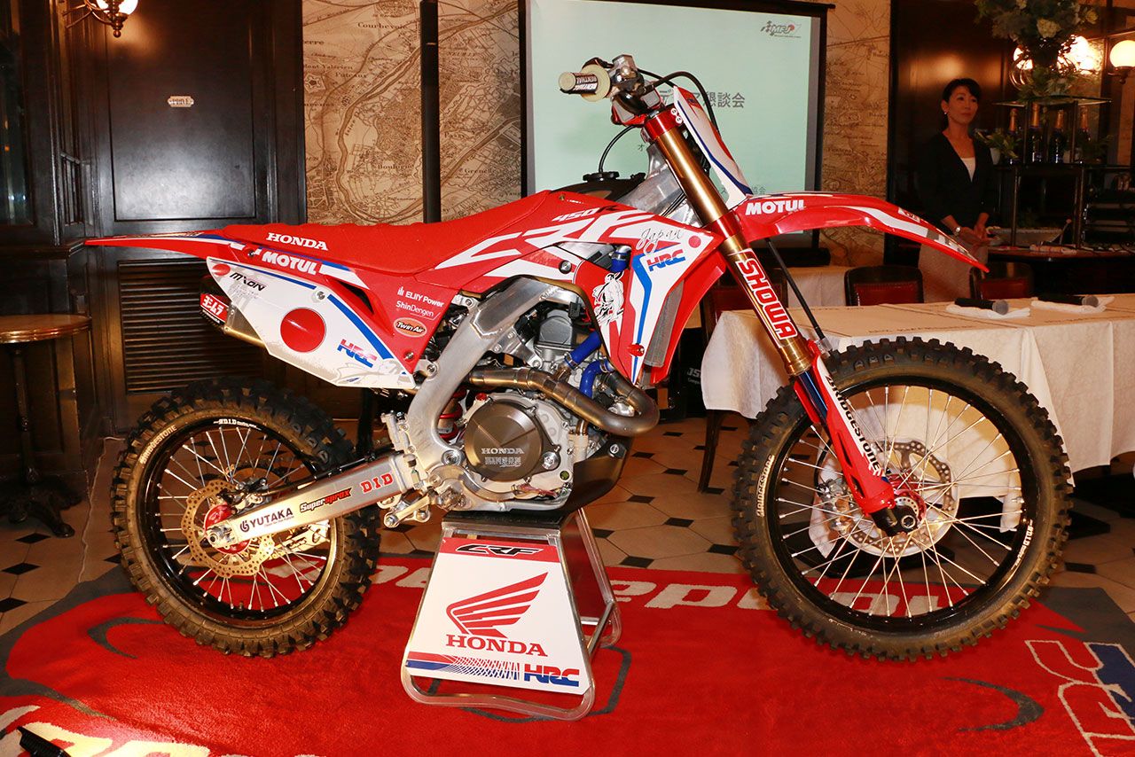 会場に展示されたホンダCRF450R
