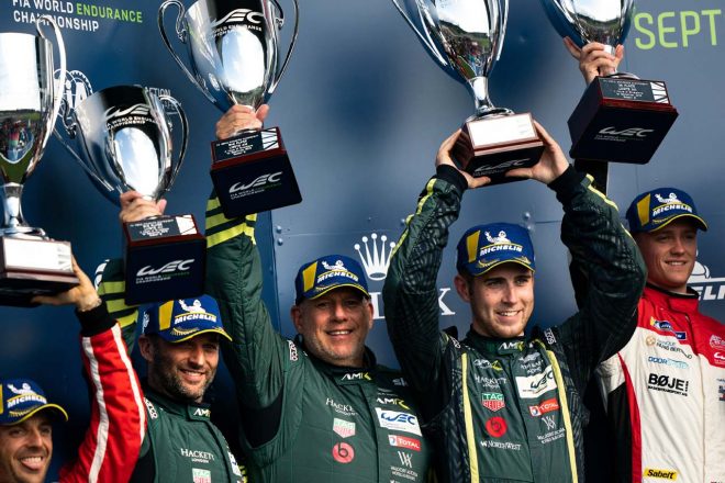 GTE Amクラス2位となったアストンマーティン・レーシングのダレン・ターナー、ポール・ダラ・ラナ、ロス・ガン組
