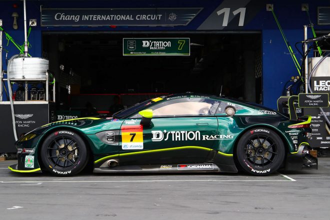 D’station Vantage GT3のサイドビュー(左)