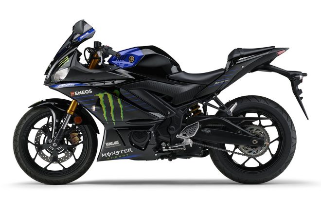 ヤマハYZF-R25 ABS Monster Energy Yamaha MotoGP Edition（左）