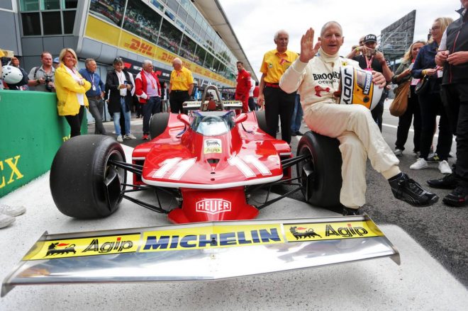 1979年にフェラーリでF1ワールドチャンピオンに輝いたジョディー・シェクターがフェラーリ312T4をドライブ