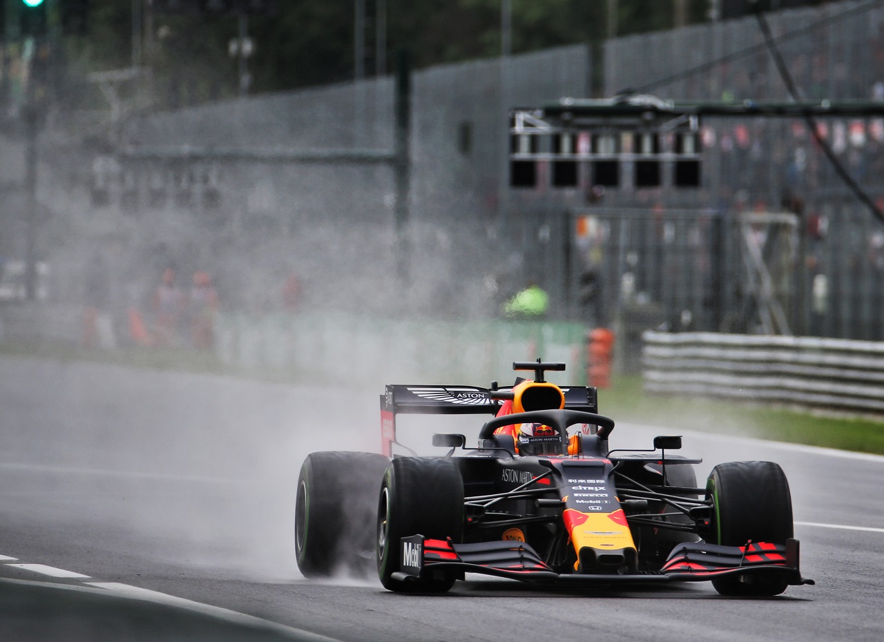 2019年F1第14戦イタリアGP金曜　ウエットコンディションで走るマックス・フェルスタッペン（レッドブル・ホンダ）