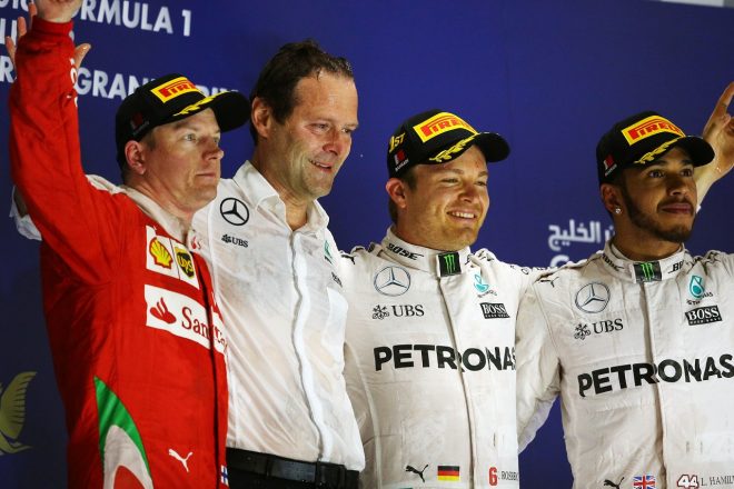 2016年F1バーレーンGP　表彰台に上ったメルセデスのアルド・コスタ（当時のエンジニアリングディレクター）