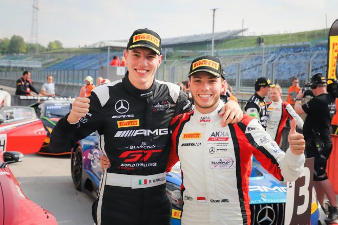 週末2連勝を達成した88号車メルセデスのラファエル・マルチェッロ(左)とビンセント・アブリル(右)