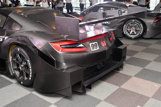 2020年モデルのホンダNSX-GT。これまでリヤにあったエキゾースト出口はなくなった。