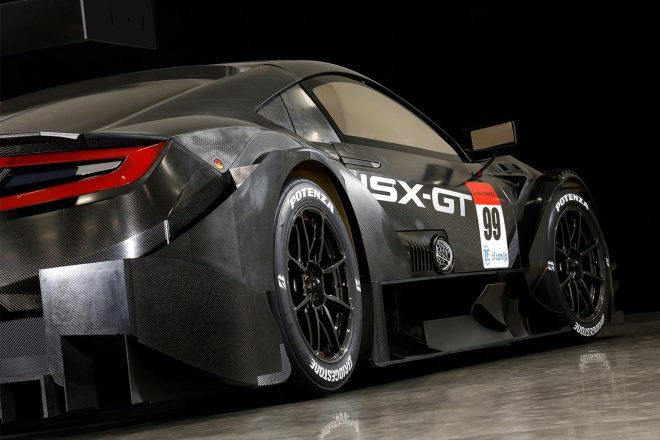 2020年モデルのホンダNSX-GT。これまでリヤにあったエキゾースト出口はなくなった。