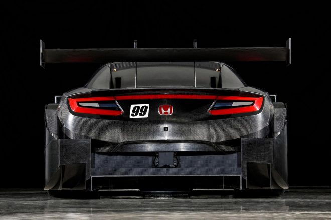 2020年モデルのホンダNSX-GT。これまでリヤにあったエキゾースト出口はなくなった。
