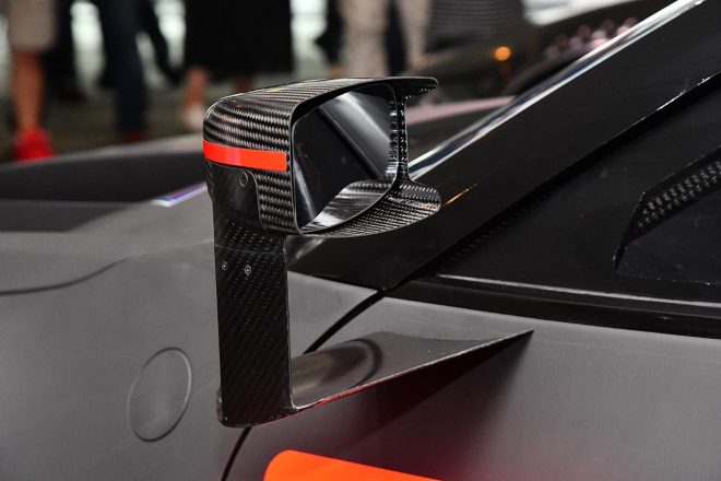 ニッサンGT-RニスモGT500のサイドミラー。ウイング形状が用いられた。