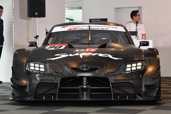 GRスープラのフロントビュー。開口部は比較的大きく見える。