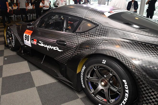 GRスープラのサイドビュー