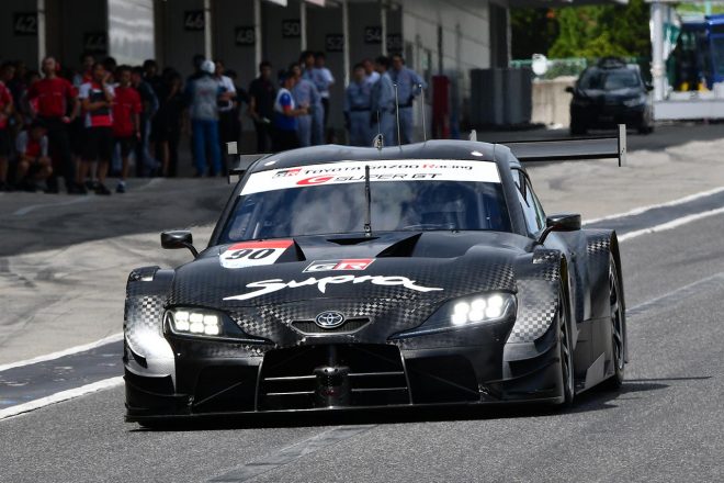 鈴鹿サーキットでシェイクダウンをこなしたトヨタGRスープラ