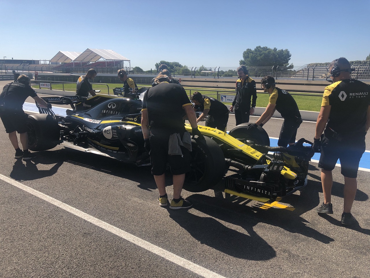 ポール・リカールで18インチF1タイヤのテストを行うルノー