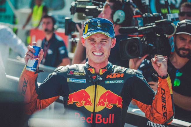 パルクフェルメはKTMの歓喜に包まれた