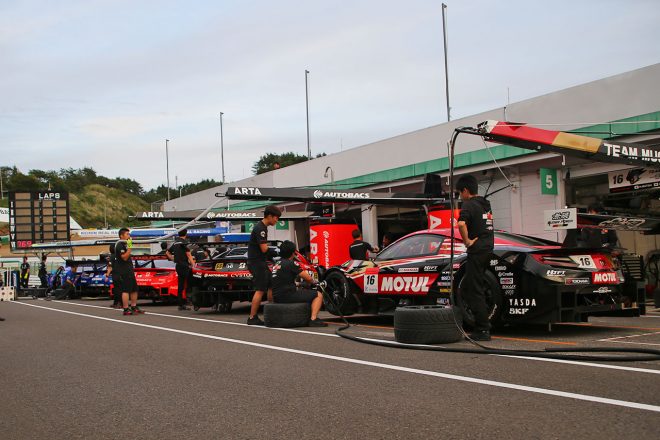 ピット作業の練習をするホンダ陣営／2019スーパーGT第7戦SUGO