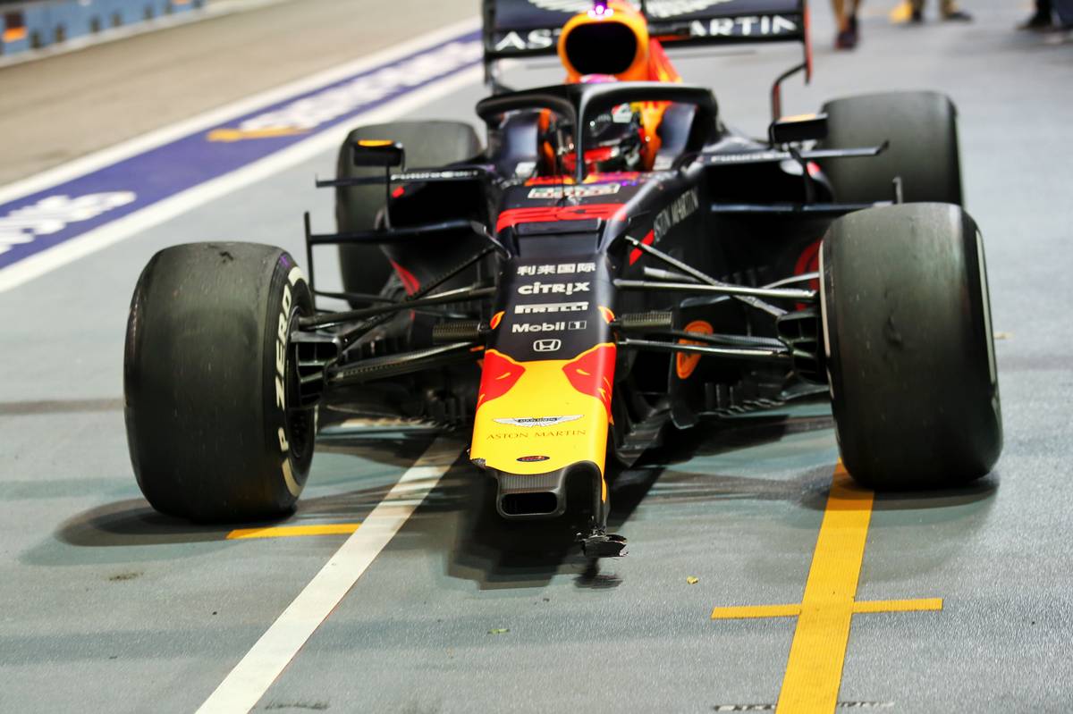 2019年F1第15戦シンガポールGP　FP2でフロントウイングを壊してしまったアレクサンダー・アルボン（レッドブル・ホンダ）