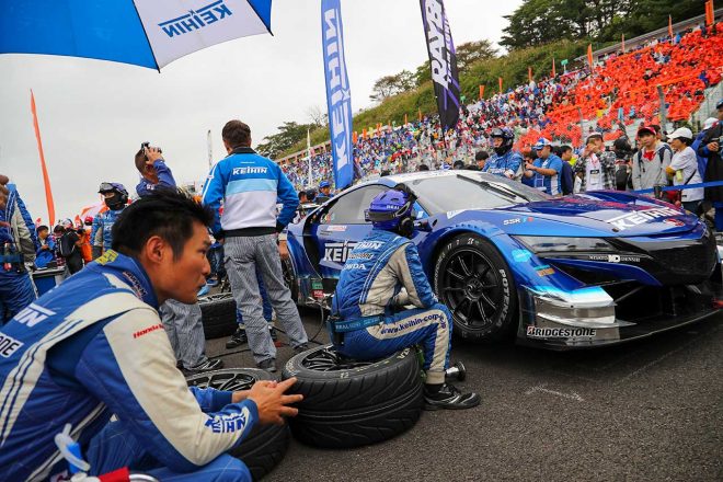 スターティンググリッドにつけたKEIHIN NSX-GT