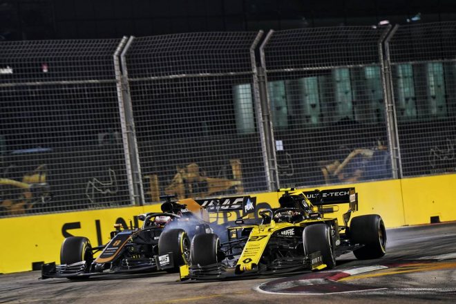 2019年F1第15戦シンガポールGP　ロマン・グロージャン（ハース）とニコ・ヒュルケンベルグ（ルノー）のバトル