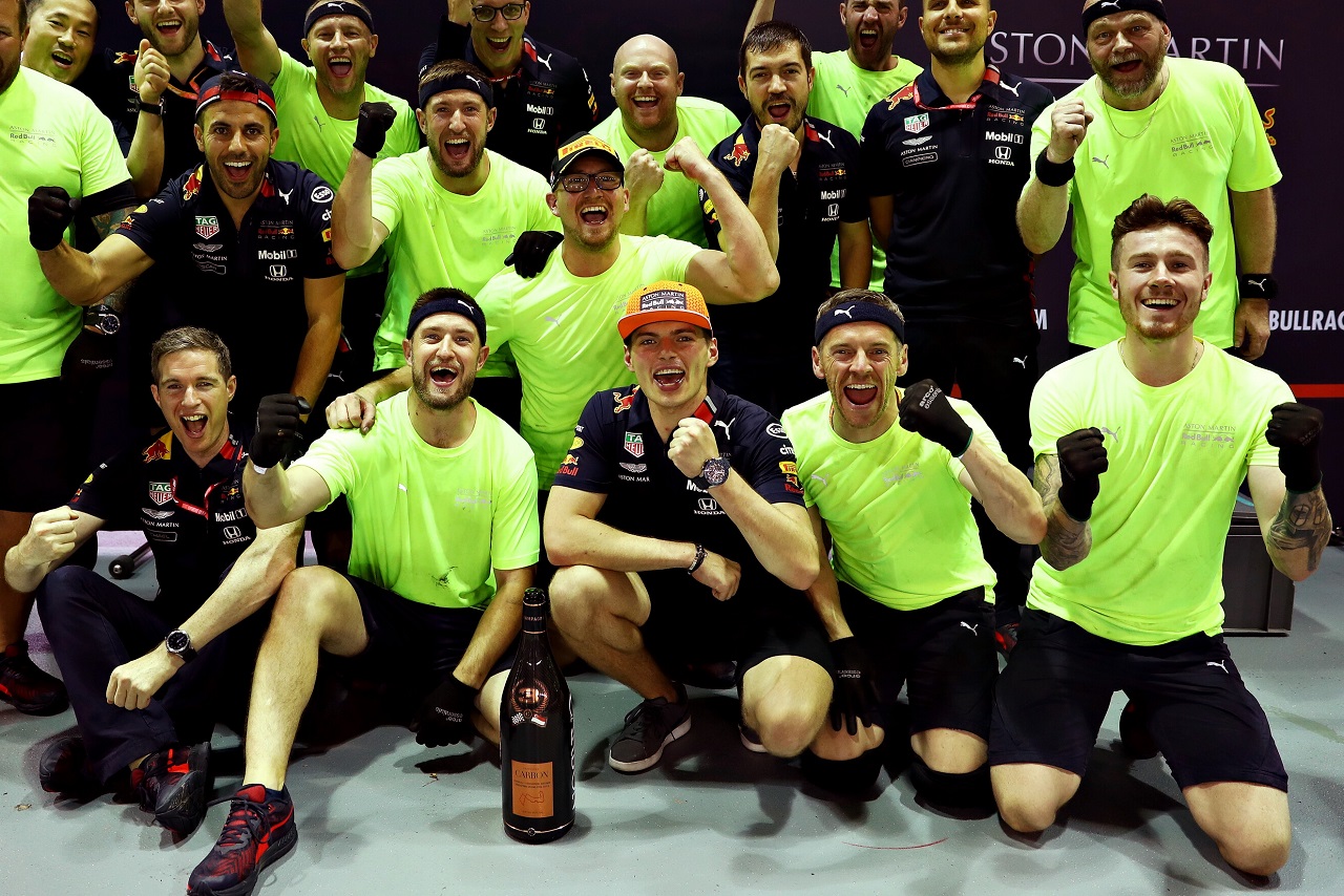 2019年F1第15戦シンガポールGP日曜　3位をチームと祝うマックス・フェルスタッペン（レッドブル・ホンダ）