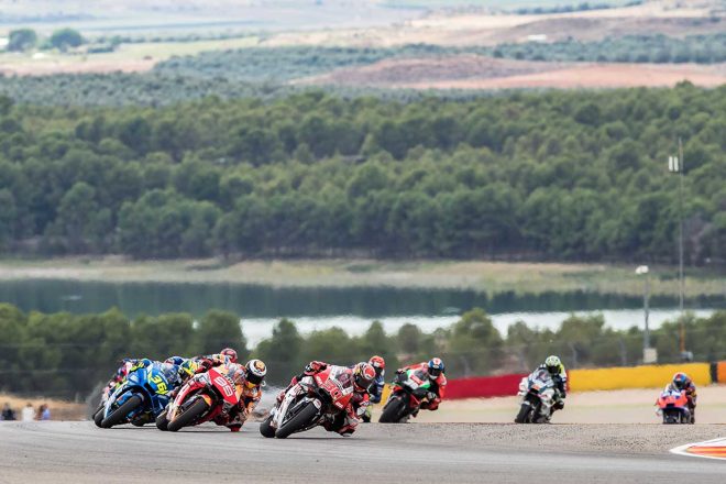 13番手付近を走行していた中上は、終盤に10番手争いを展開してこれを制した