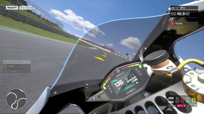 バイクゲームならではの視点といえるライダー視点でレースを楽しむこともできる