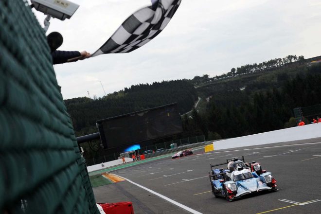 2位を争ったクール・レーシングとグラフのチェッカーシーン