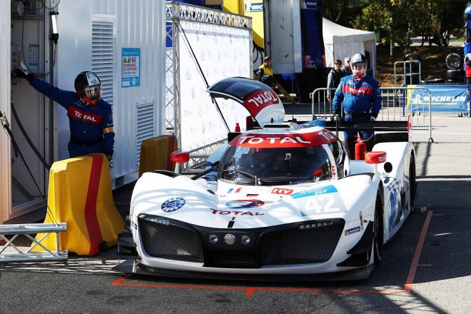 今回の走行にあわせて、サーキットに移動式補給機が登場。LMPH2Gの動力源となる水素が充填された。