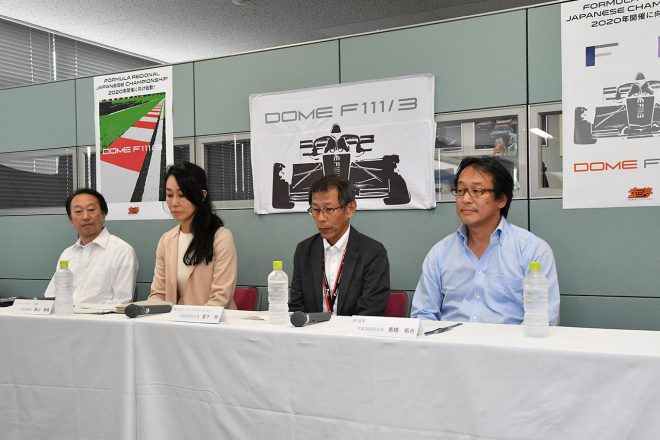 記者発表会に臨んだ童夢髙橋社長、JRP倉下社長、K2プラネットの桑山社長、童夢中村取締役