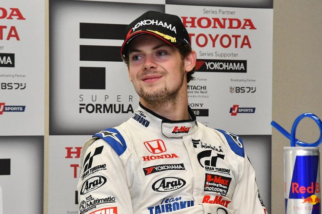 山下健太「勝ててホッとしている。結果が出なくても支えてくれたチームと監督に感謝」/スーパーフォーミュラ第6戦決勝トップ3会見