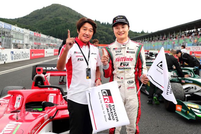 スーパーフォーミュラ初優勝を果たした山下健太（KONDO RACING 3号車）と近藤真彦監督