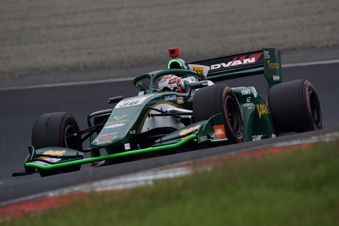 2位表彰台を獲得した中嶋一貴（VANTELIN KOWA TOM'S SF19 36号車）