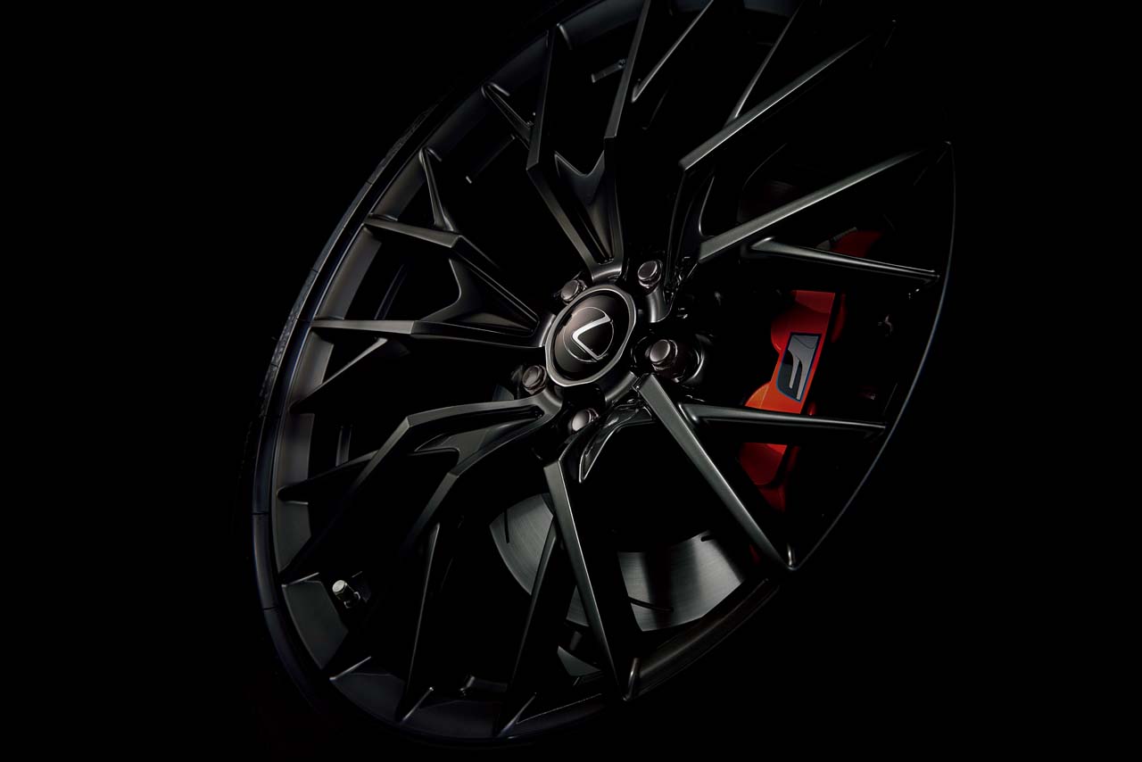 軽量鍛造アルミホイール（マットブラック塗装）