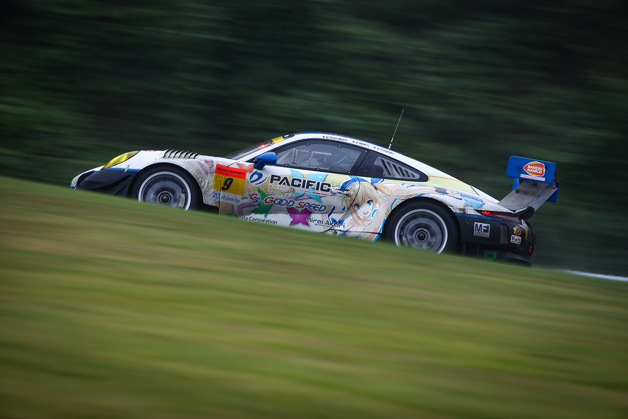 PACIFIC MIRAI AKARI NAC PORSCHE（横溝直輝／峰尾恭介）