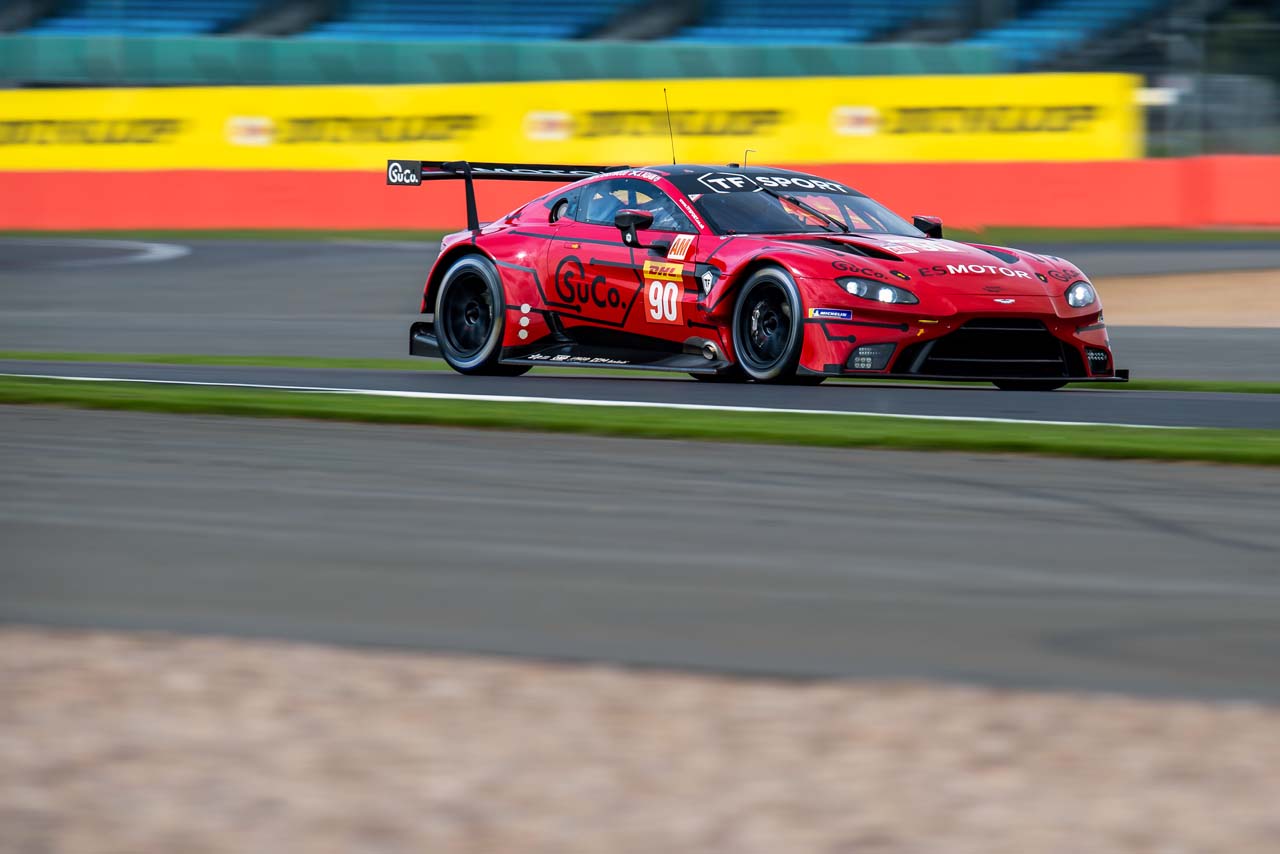 TFスポーツは今季、マシンのスイッチに合わせてベースカラーをブルーからレッドに変更した。