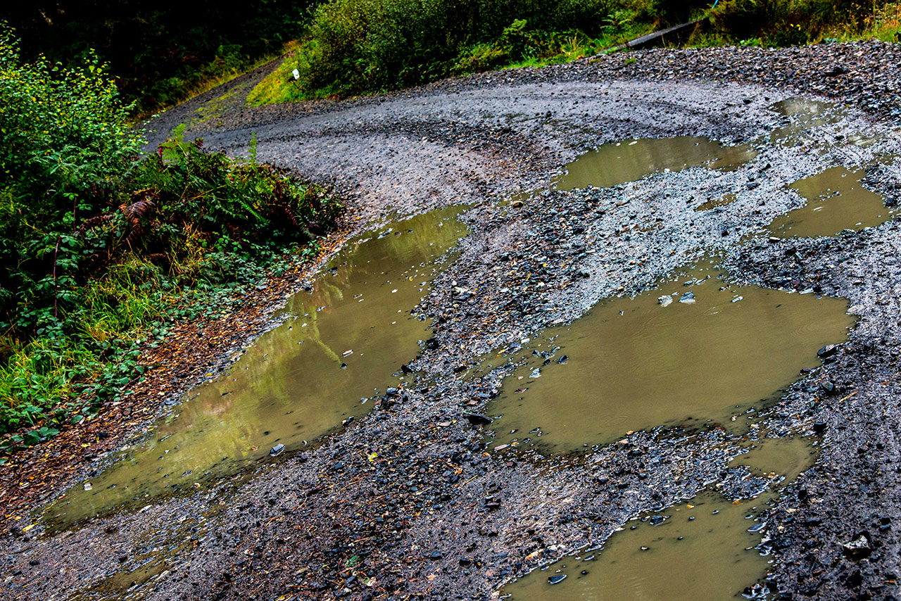 ラリーGBが行われるウェールズは、この時期雨が降りやすく路面もぬかるみやすい
