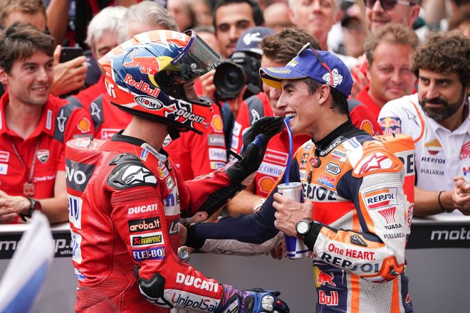 MotoGPで表彰台の常連であるマルク・マルケスとアンドレア・ドヴィツィオーゾ
