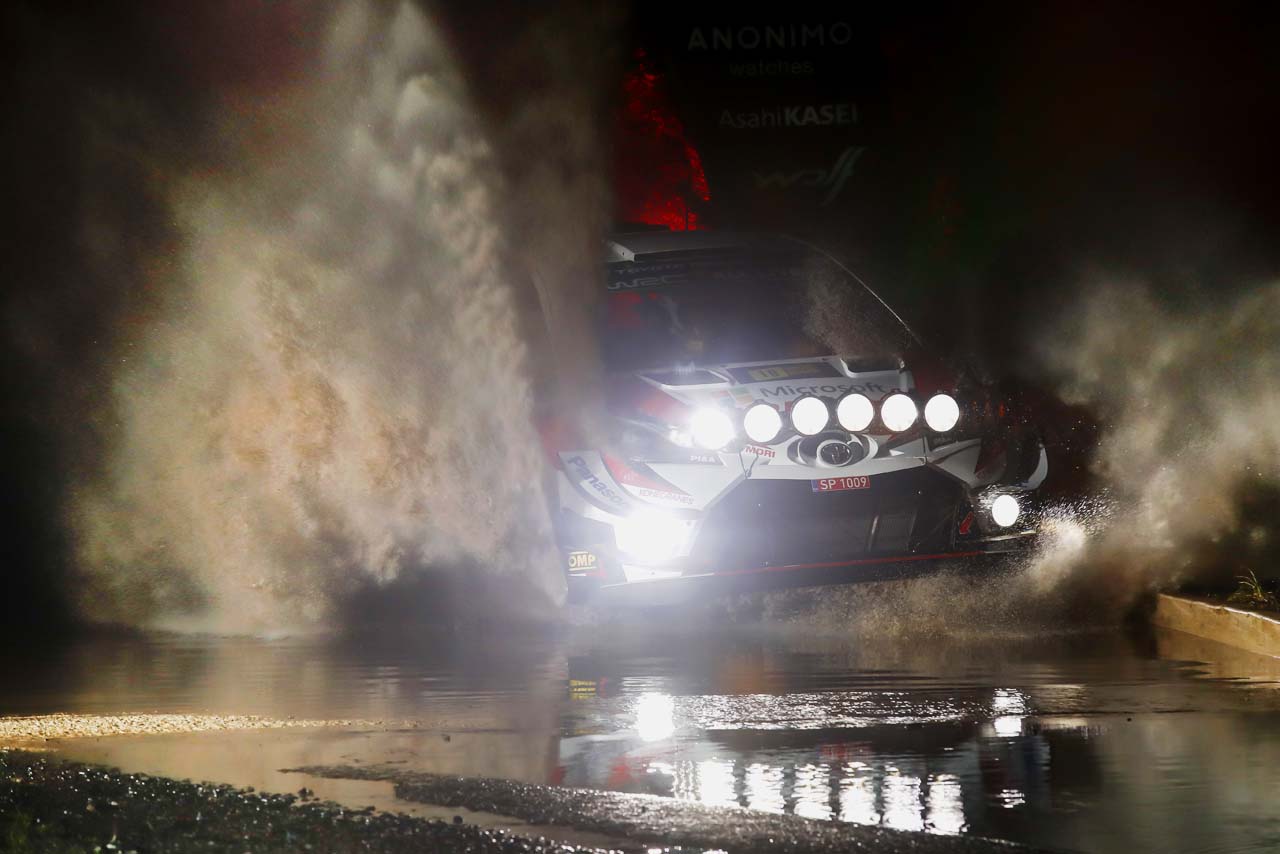 SS1に臨んだヤリ-マティ・ラトバラ（トヨタ・ヤリスWRC）