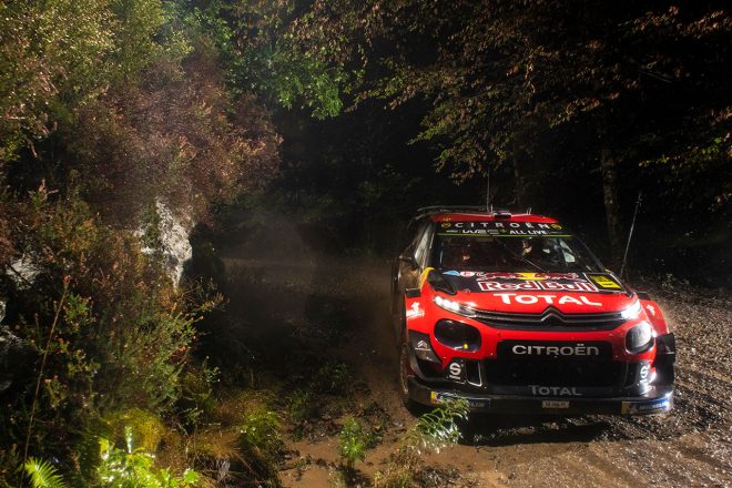 コース脇の溝にはまり、デイリタイアを余儀なくされたエサペッカ・ラッピ（シトロエンC3 WRC）