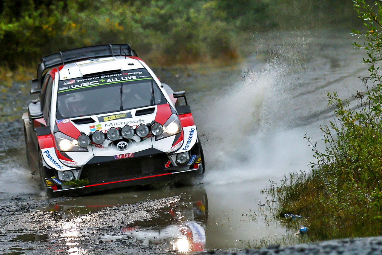 オット・タナクがドライブするトヨタ・ヤリスWRC。SS10で総合首位を奪った