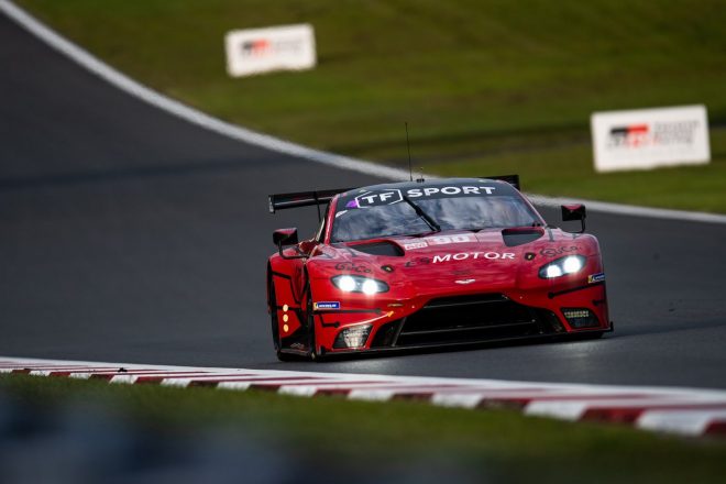 繰り上がりでGTE Amクラスのポールポジションを得たTFスポーツの90号車アストンマーティン・バンテージAMR