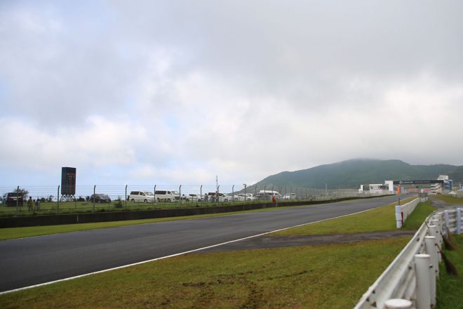 セッションが始まるころには青空が顔を覗かせ始めた。