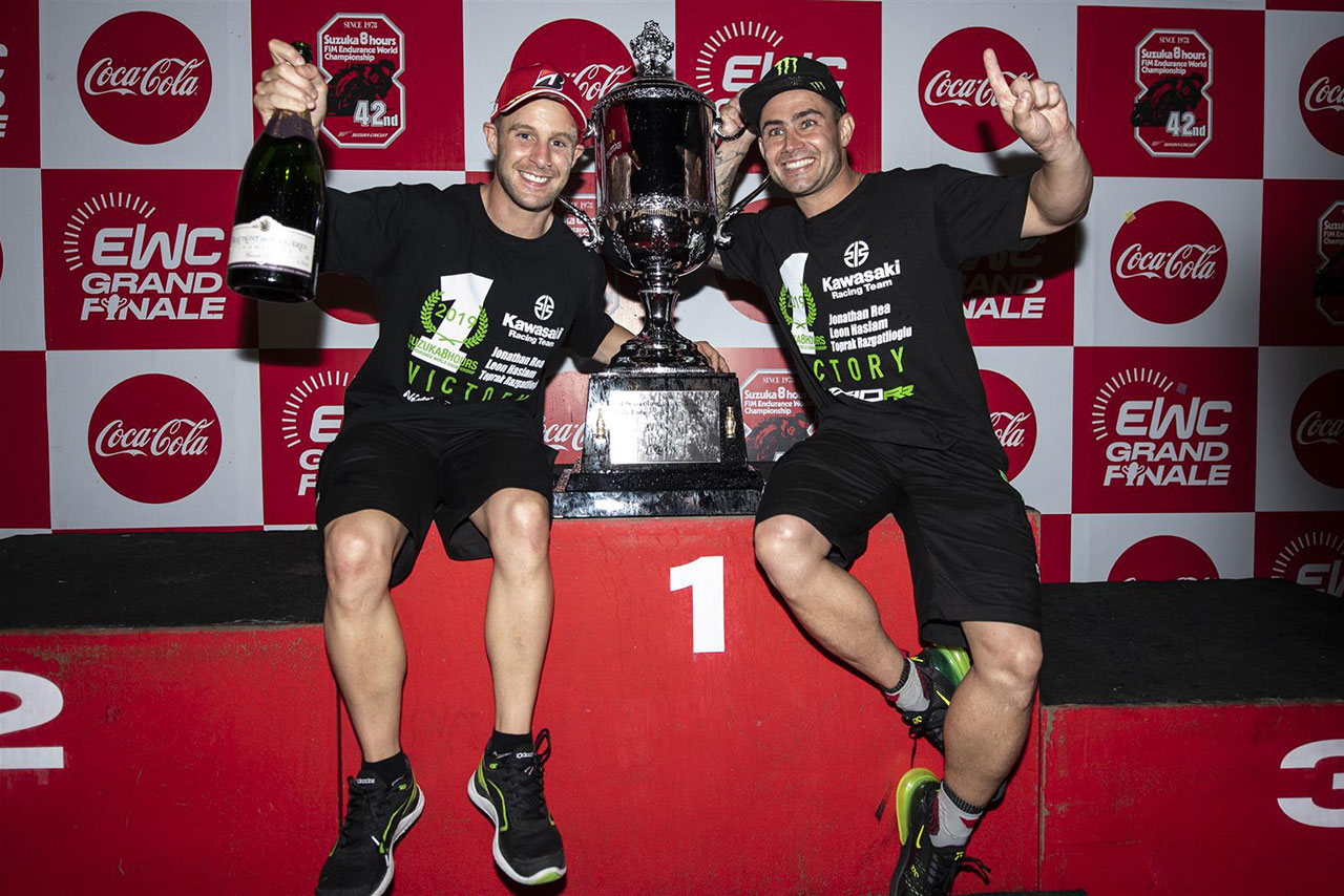 2019年の鈴鹿8耐で優勝を飾ったジョナサン・レイとレオン・ハスラム（Kawasaki Racing Team Suzuka 8H）
