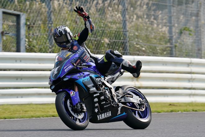 全日本ロードレース選手権第7戦オートポリスをダブルウインで制した中須賀克行（YAMAHA FACTORY RACING TEAM）