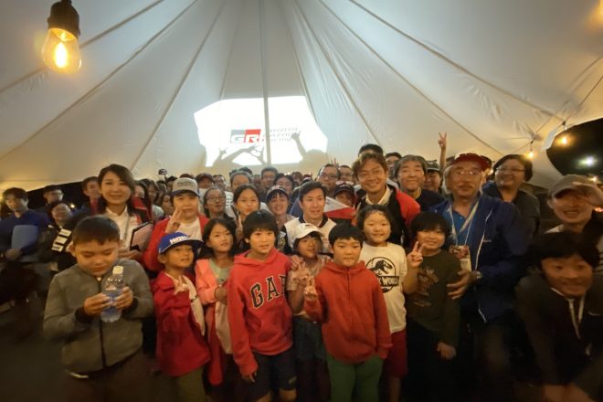 多くのキャンプ、レース好きの方々が集まったトークショーの模様。