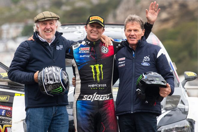 2019年のラリーGB、WRC2クラスを制したペター・ソルベルグ（中央）