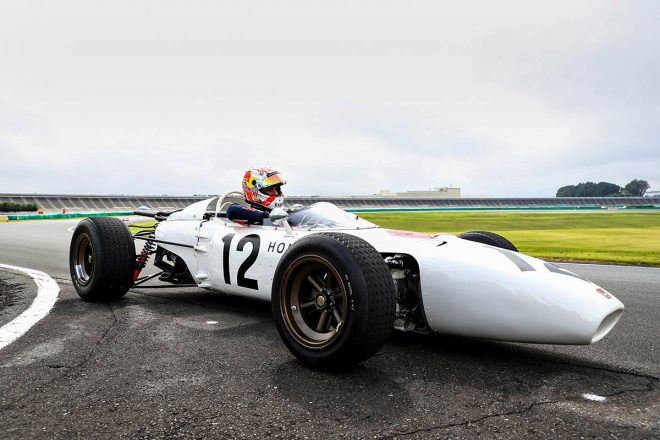 マックス・フェルスタッペンがホンダRA272をドライブ